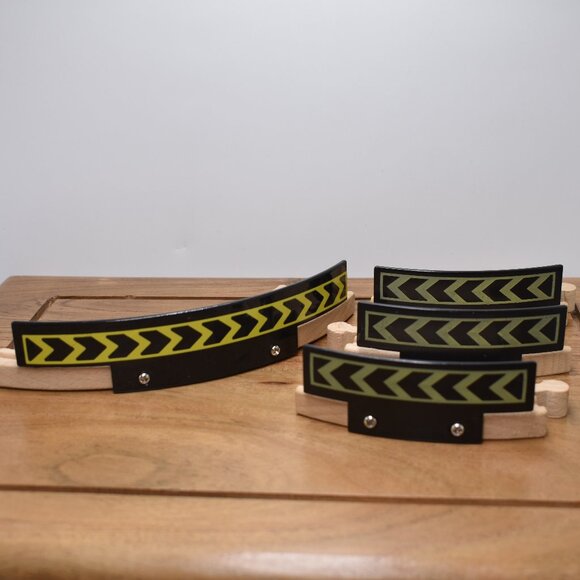 7" and 4" Brio Accessories Curved Fenced Tracks Toys Train Scene Wooden Railway - Picture 2 of 8